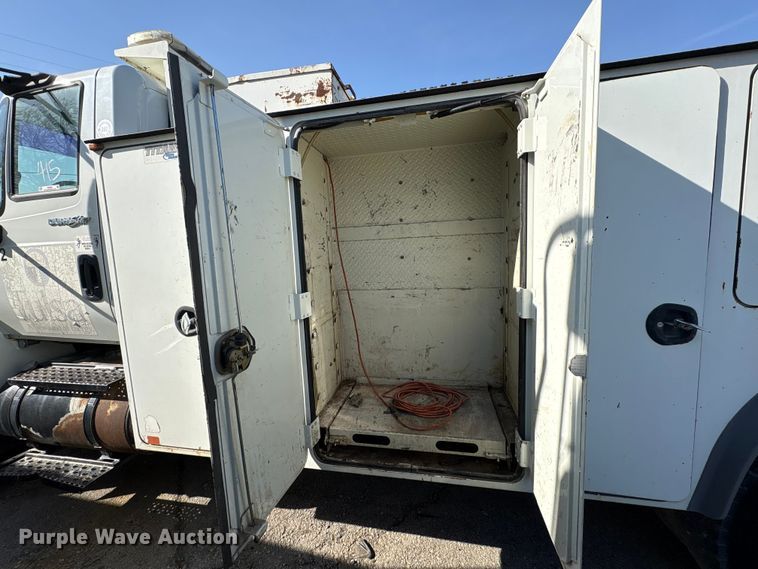 image for item FB8696 2010 International DuraStar 4400 utility / service truck