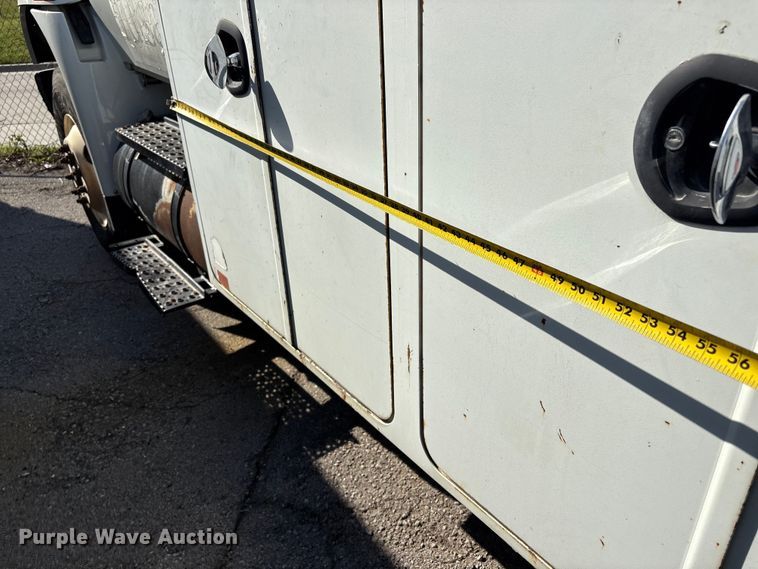 image for item FB8696 2010 International DuraStar 4400 utility / service truck