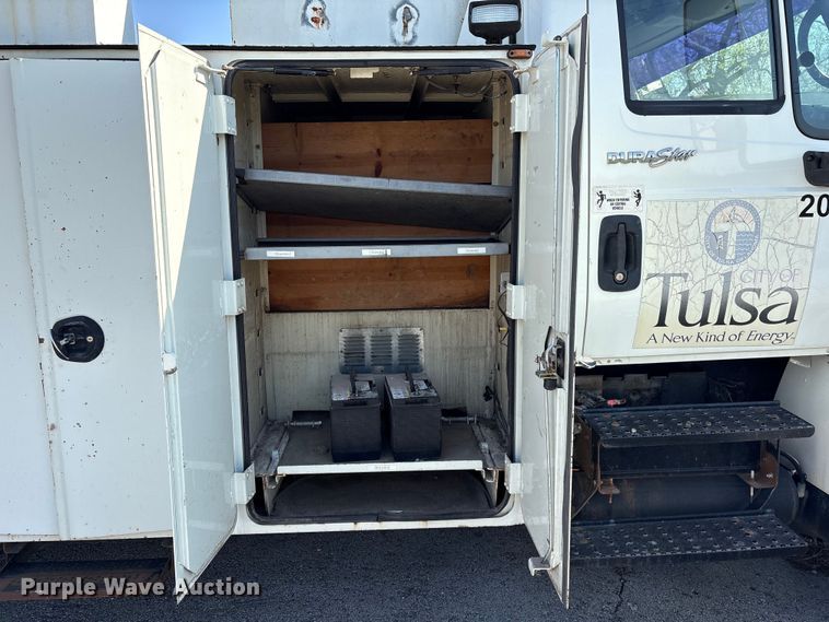 image for item FB8696 2010 International DuraStar 4400 utility / service truck