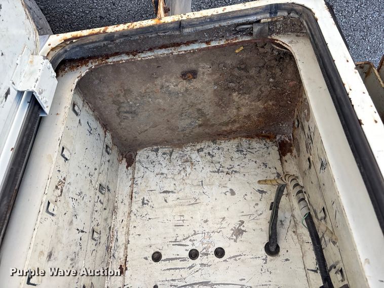 image for item FB8696 2010 International DuraStar 4400 utility / service truck