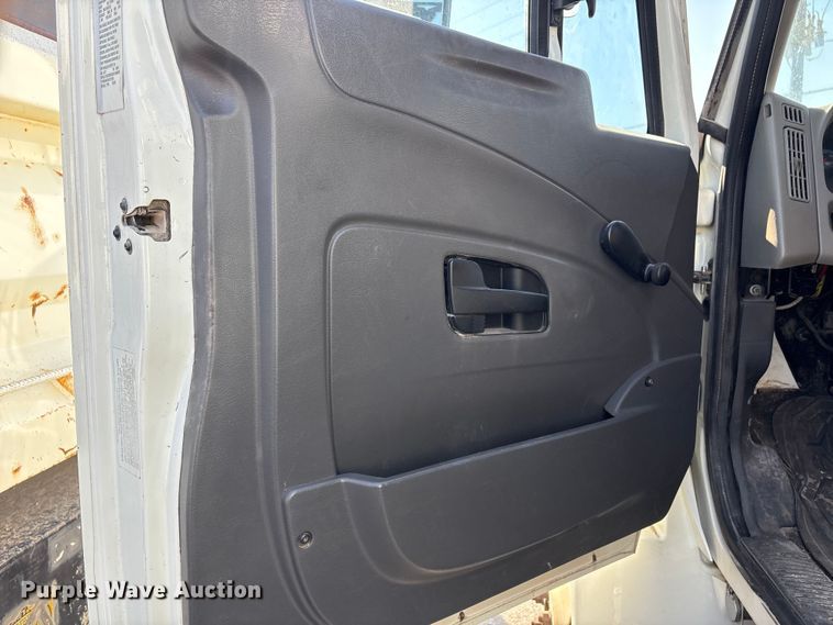 image for item FB8696 2010 International DuraStar 4400 utility / service truck