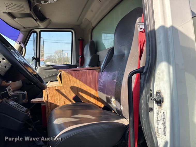 image for item FB8696 2010 International DuraStar 4400 utility / service truck