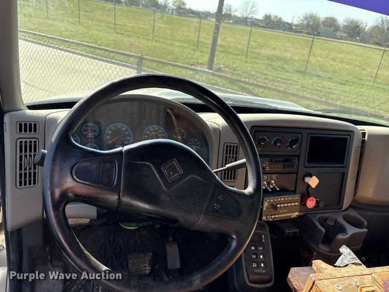 image for item FB8696 2010 International DuraStar 4400 utility / service truck