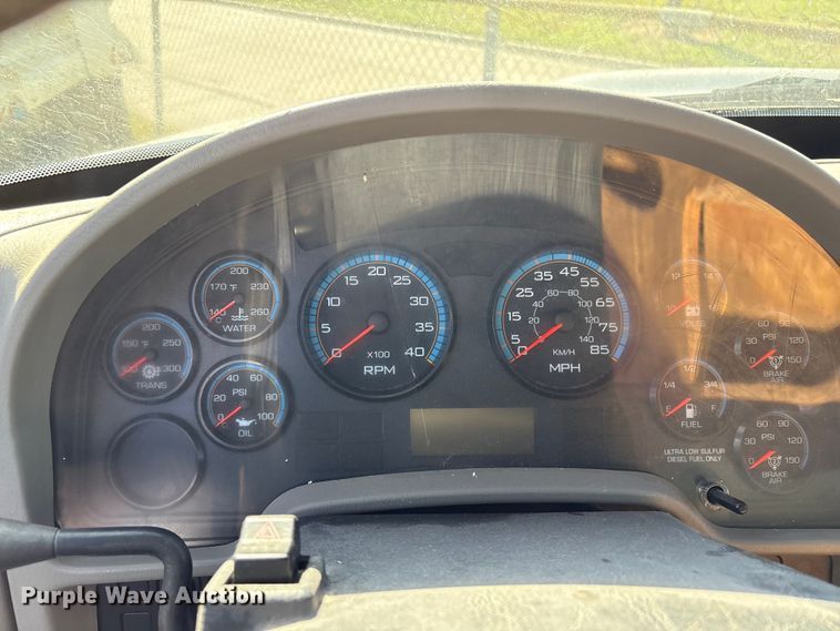 image for item FB8696 2010 International DuraStar 4400 utility / service truck