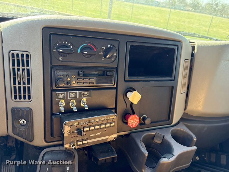 image for item FB8696 2010 International DuraStar 4400 utility / service truck