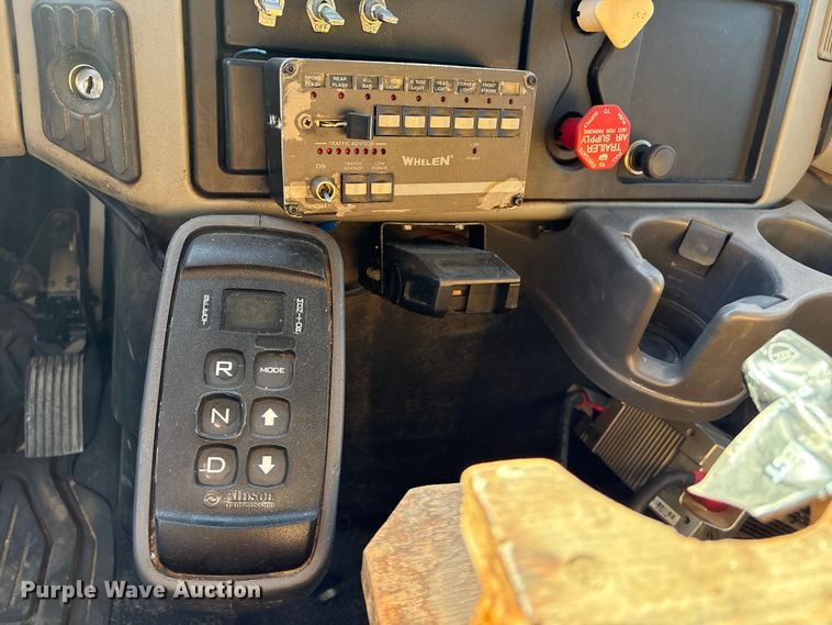 image for item FB8696 2010 International DuraStar 4400 utility / service truck