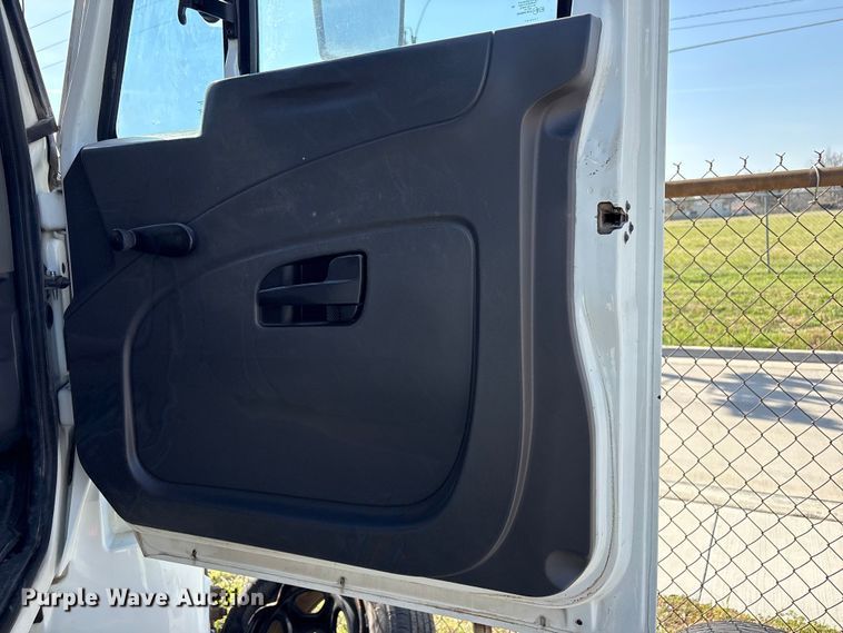 image for item FB8696 2010 International DuraStar 4400 utility / service truck