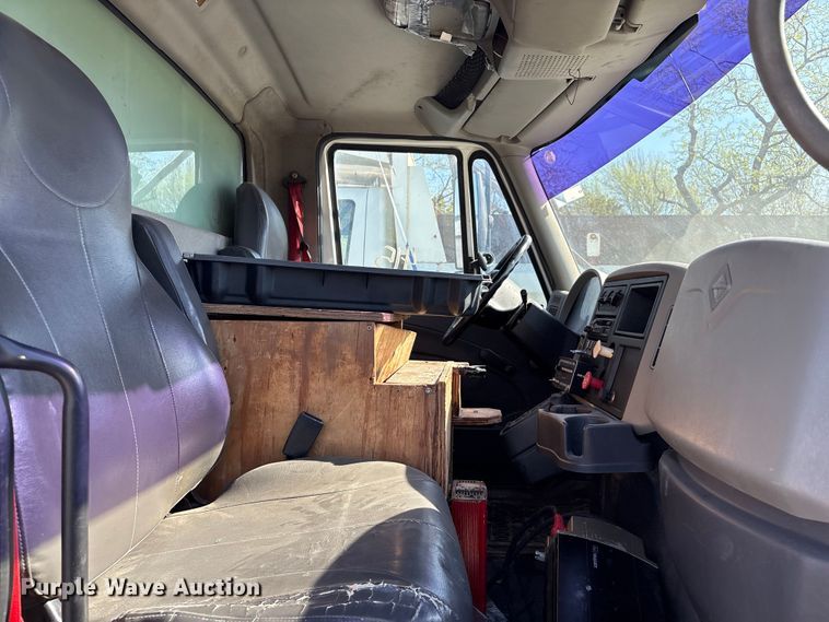 image for item FB8696 2010 International DuraStar 4400 utility / service truck