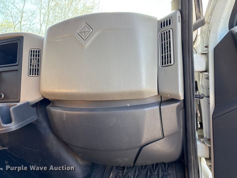 image for item FB8696 2010 International DuraStar 4400 utility / service truck