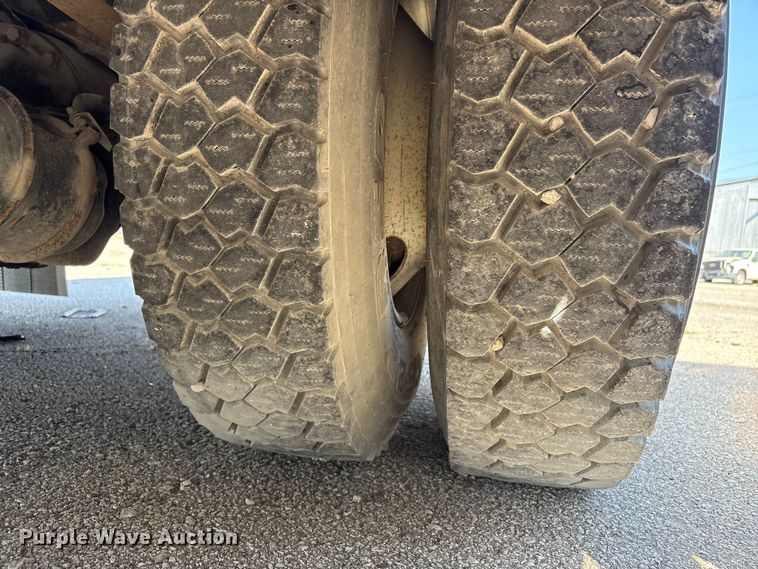 image for item FB8696 2010 International DuraStar 4400 utility / service truck