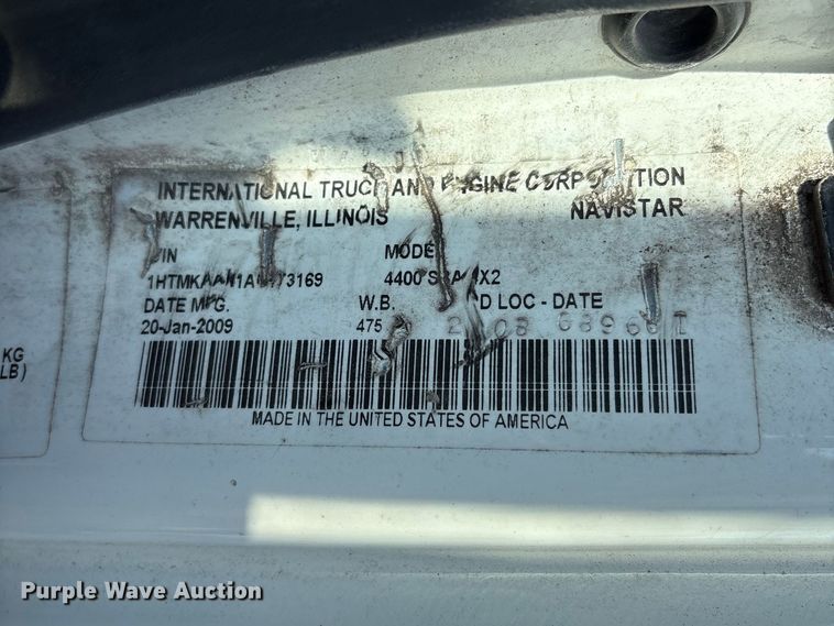 image for item FB8696 2010 International DuraStar 4400 utility / service truck