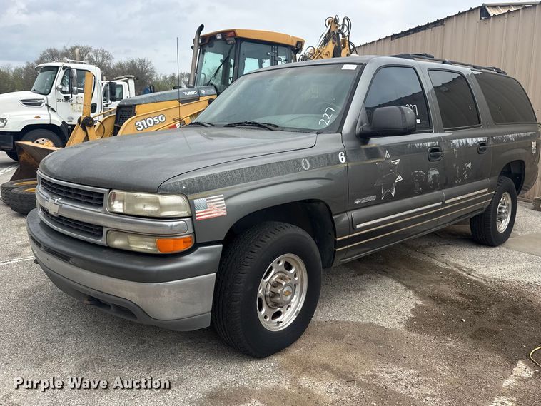 image for item FB8697 2000 Chevrolet Suburban 2500 SUV
