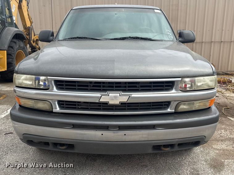 image for item FB8697 2000 Chevrolet Suburban 2500 SUV