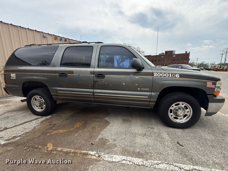 image for item FB8697 2000 Chevrolet Suburban 2500 SUV