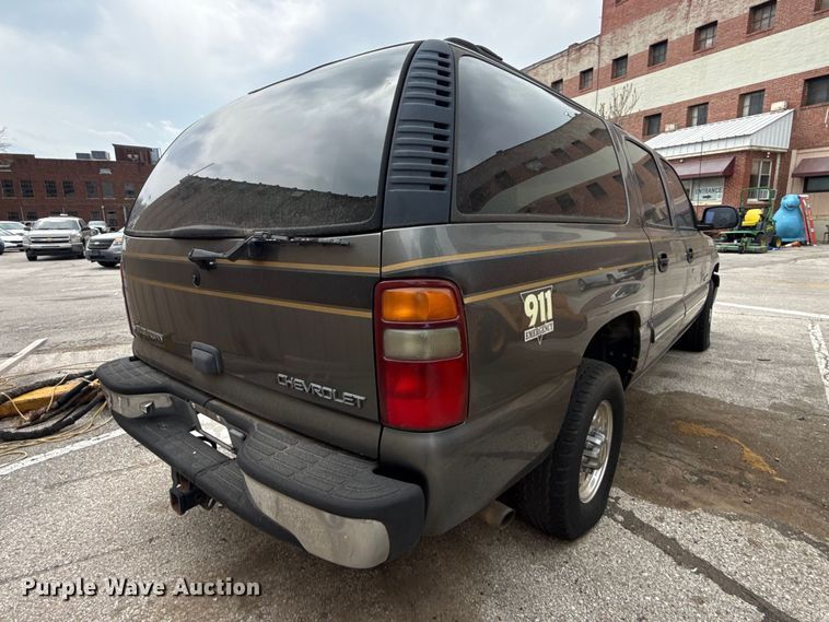 image for item FB8697 2000 Chevrolet Suburban 2500 SUV