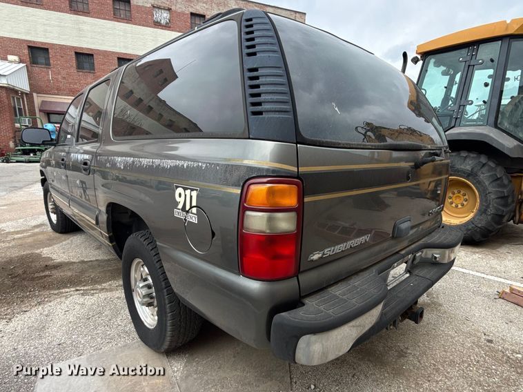 image for item FB8697 2000 Chevrolet Suburban 2500 SUV
