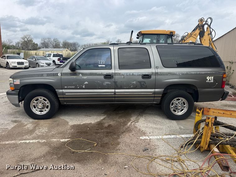 image for item FB8697 2000 Chevrolet Suburban 2500 SUV