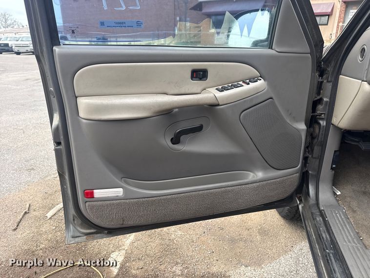 image for item FB8697 2000 Chevrolet Suburban 2500 SUV