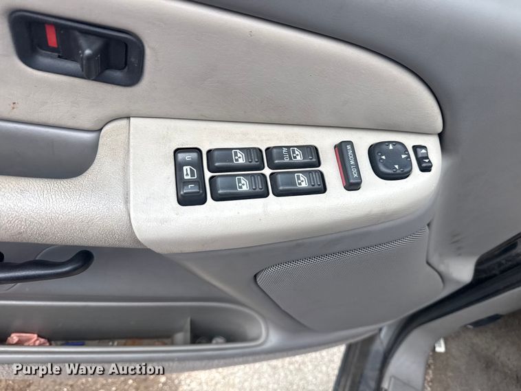 image for item FB8697 2000 Chevrolet Suburban 2500 SUV