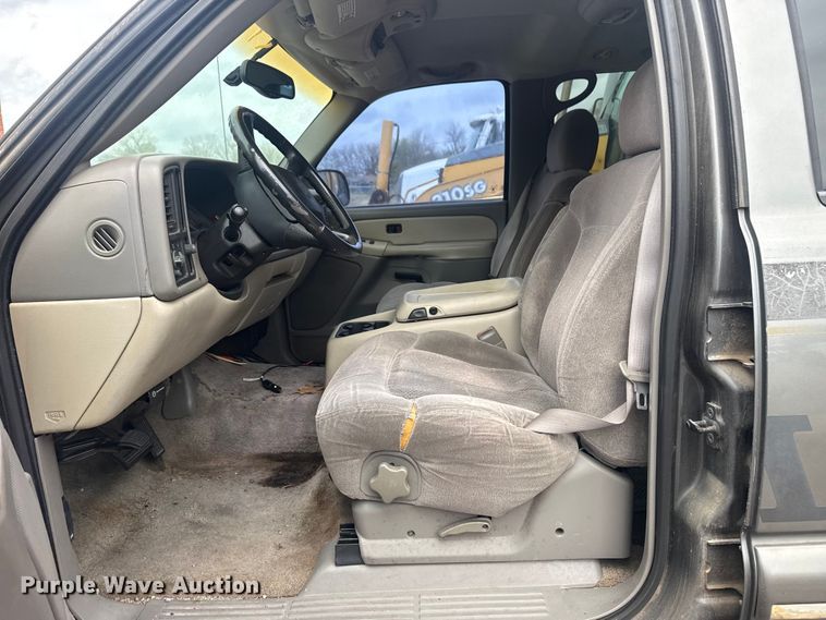 image for item FB8697 2000 Chevrolet Suburban 2500 SUV