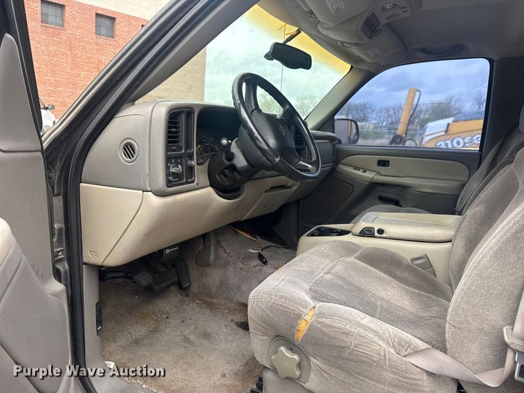 image for item FB8697 2000 Chevrolet Suburban 2500 SUV