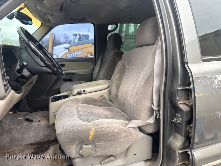 image for item FB8697 2000 Chevrolet Suburban 2500 SUV