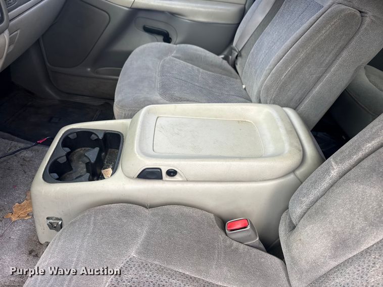 image for item FB8697 2000 Chevrolet Suburban 2500 SUV