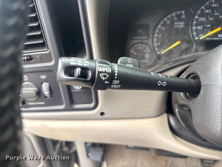 image for item FB8697 2000 Chevrolet Suburban 2500 SUV