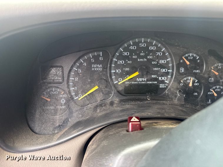 image for item FB8697 2000 Chevrolet Suburban 2500 SUV