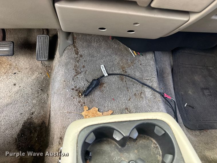 image for item FB8697 2000 Chevrolet Suburban 2500 SUV