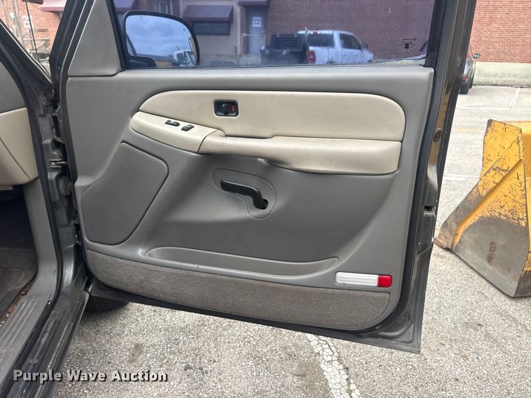 image for item FB8697 2000 Chevrolet Suburban 2500 SUV