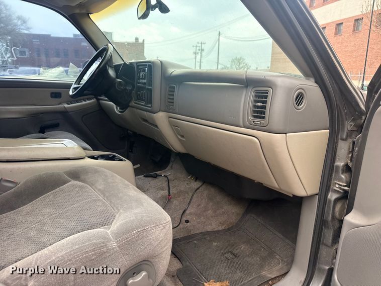 image for item FB8697 2000 Chevrolet Suburban 2500 SUV