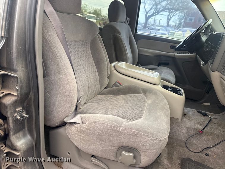 image for item FB8697 2000 Chevrolet Suburban 2500 SUV