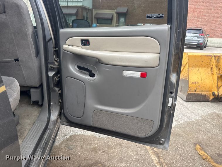 image for item FB8697 2000 Chevrolet Suburban 2500 SUV