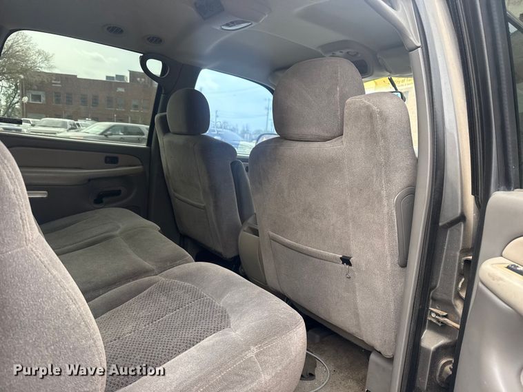 image for item FB8697 2000 Chevrolet Suburban 2500 SUV