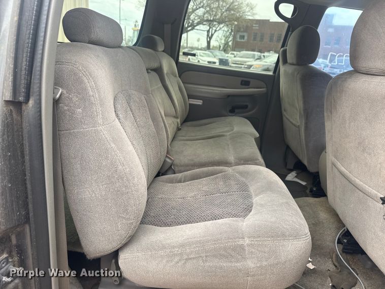 image for item FB8697 2000 Chevrolet Suburban 2500 SUV