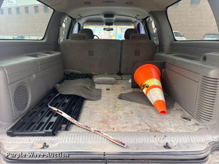 image for item FB8697 2000 Chevrolet Suburban 2500 SUV