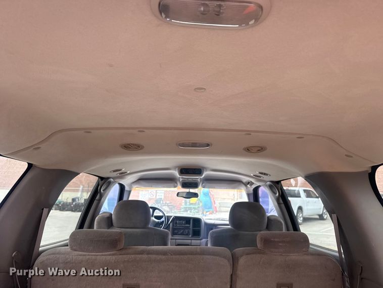 image for item FB8697 2000 Chevrolet Suburban 2500 SUV