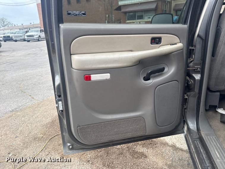 image for item FB8697 2000 Chevrolet Suburban 2500 SUV