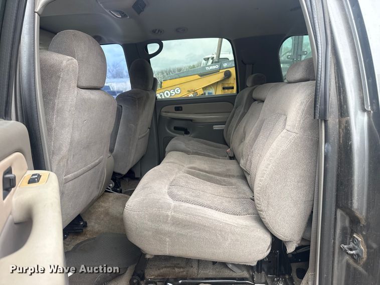 image for item FB8697 2000 Chevrolet Suburban 2500 SUV