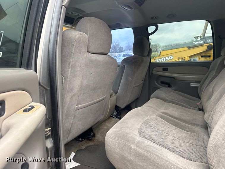 image for item FB8697 2000 Chevrolet Suburban 2500 SUV