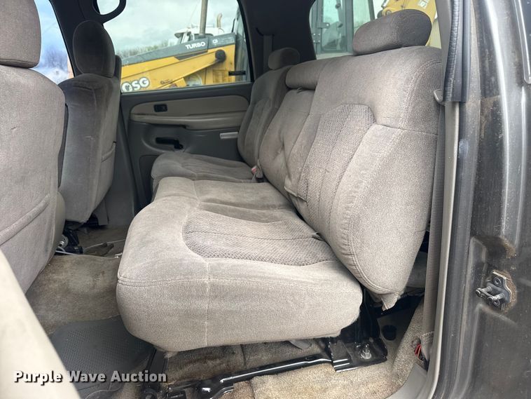 image for item FB8697 2000 Chevrolet Suburban 2500 SUV