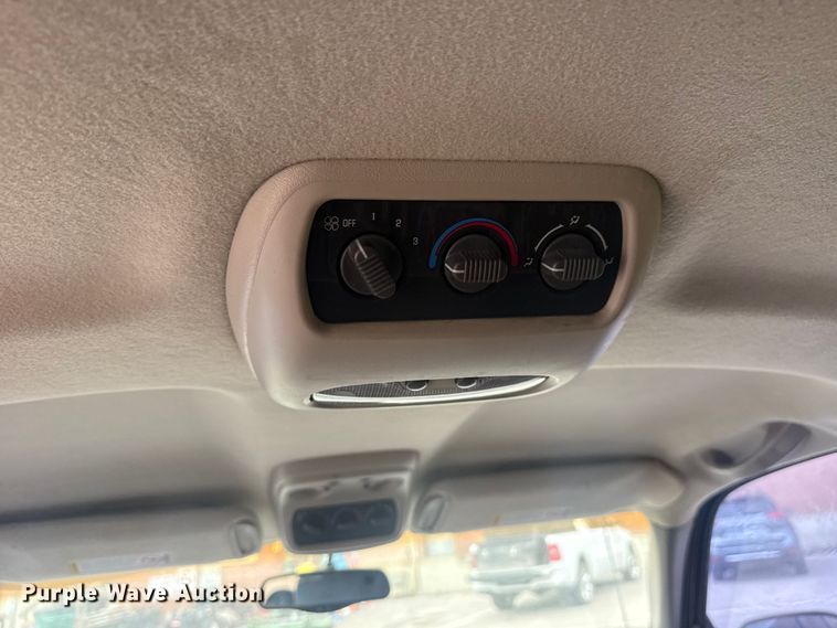 image for item FB8697 2000 Chevrolet Suburban 2500 SUV