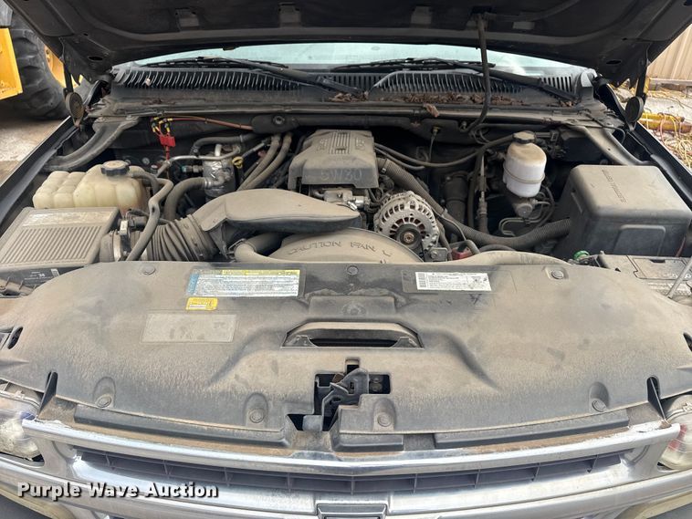 image for item FB8697 2000 Chevrolet Suburban 2500 SUV