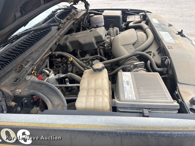 image for item FB8697 2000 Chevrolet Suburban 2500 SUV