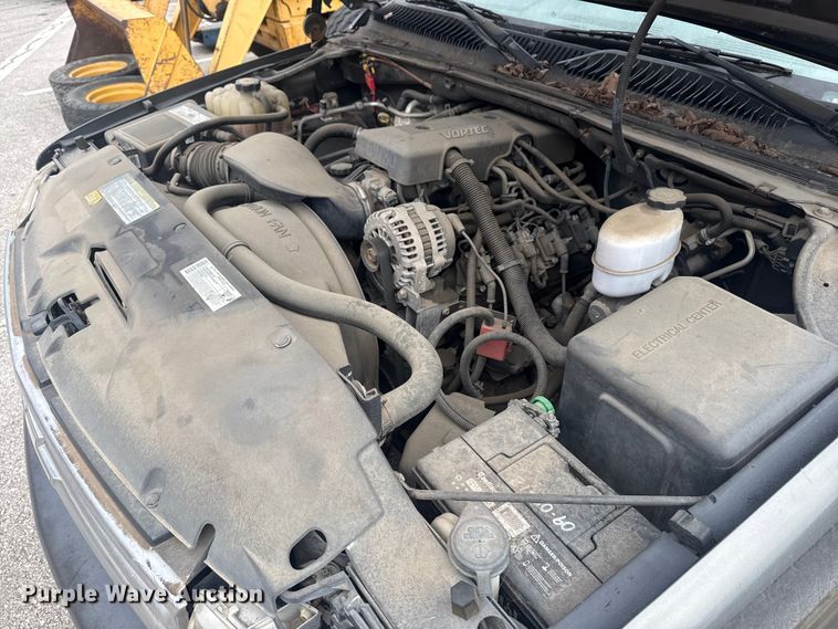 image for item FB8697 2000 Chevrolet Suburban 2500 SUV