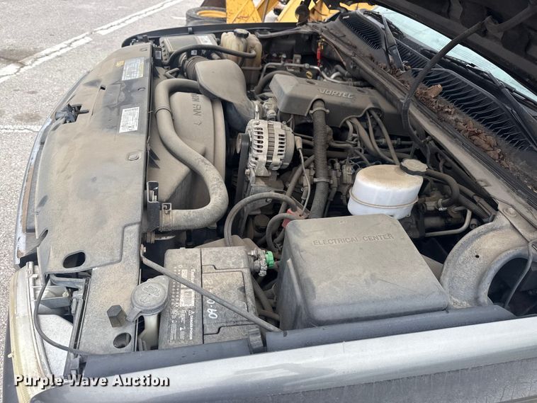 image for item FB8697 2000 Chevrolet Suburban 2500 SUV