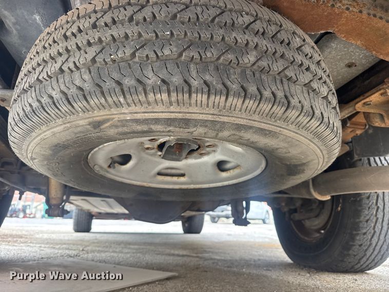 image for item FB8697 2000 Chevrolet Suburban 2500 SUV