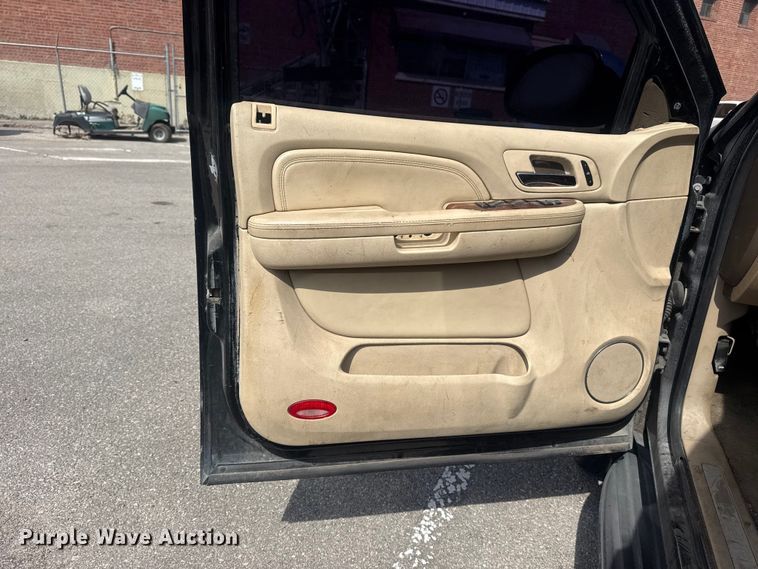 image for item FB8698 2010 Chevrolet Tahoe SUV