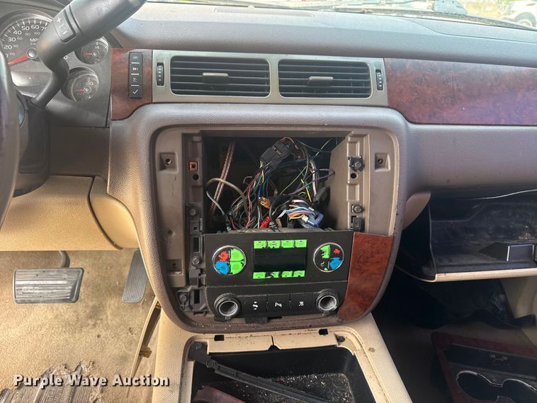 image for item FB8698 2010 Chevrolet Tahoe SUV